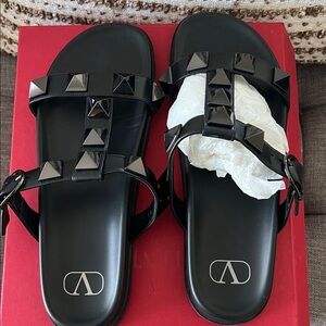 Authentic Valentino Black Patent Rockstud T-Strap Slide Sandals